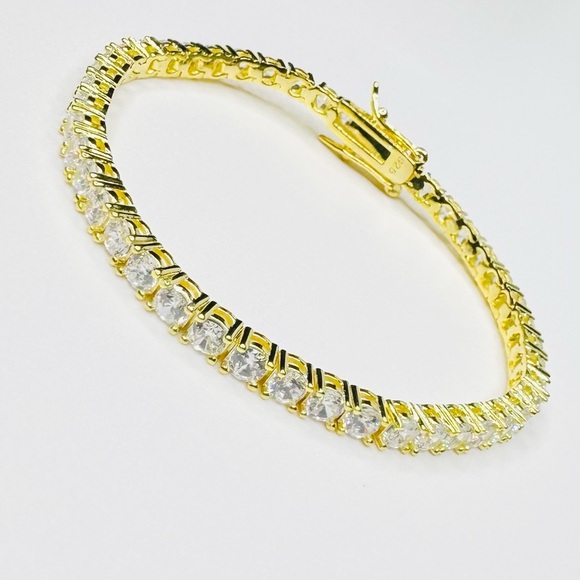 Elegant Gold and Silver Bracelet - Picture 3 of 5
